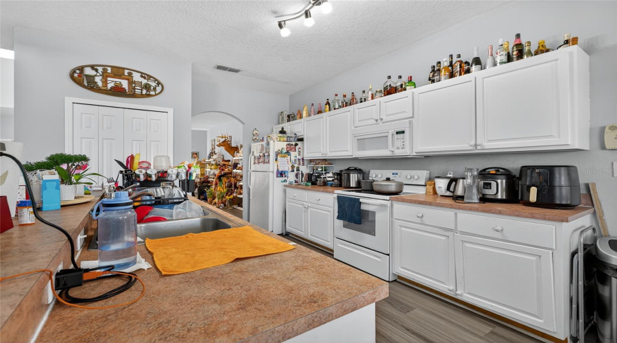 KISSIMMEE, Florida 34746, 5 Bedrooms Bedrooms, ,3 BathroomsBathrooms,Residential,For Sale,CUMBRIAN LAKES CT.,0,MFRO6356985