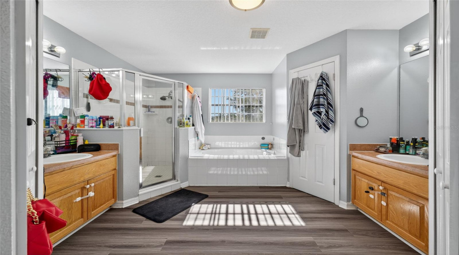 KISSIMMEE, Florida 34746, 5 Bedrooms Bedrooms, ,3 BathroomsBathrooms,Residential,For Sale,CUMBRIAN LAKES CT.,0,MFRO6356985