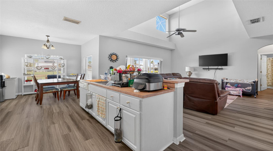 KISSIMMEE, Florida 34746, 5 Bedrooms Bedrooms, ,3 BathroomsBathrooms,Residential,For Sale,CUMBRIAN LAKES CT.,0,MFRO6356985