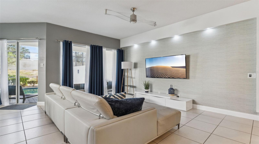 DAVENPORT, Florida 33896, 5 Bedrooms Bedrooms, ,4 BathroomsBathrooms,Residential,For Sale,CAPTIVA,0,MFRO6356945