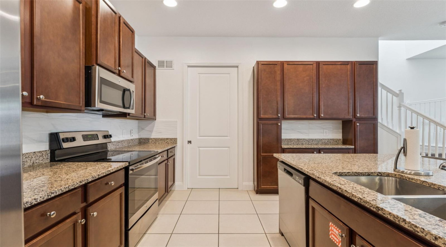 DAVENPORT, Florida 33896, 5 Bedrooms Bedrooms, ,4 BathroomsBathrooms,Residential,For Sale,CAPTIVA,0,MFRO6356945