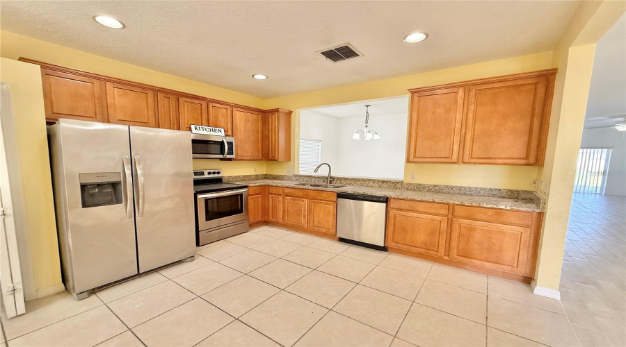 KISSIMMEE, Florida 34746, 3 Bedrooms Bedrooms, ,2 BathroomsBathrooms,Residential,For Sale,CREEKS RUN,0,MFRS5137431