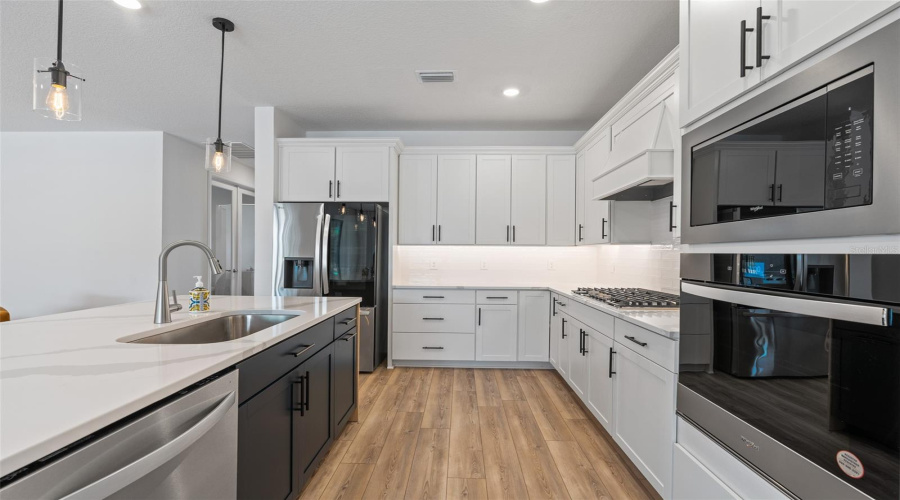 ORLANDO, Florida 32836, 4 Bedrooms Bedrooms, ,4 BathroomsBathrooms,Residential,For Sale,FENTON,0,MFRO6356468