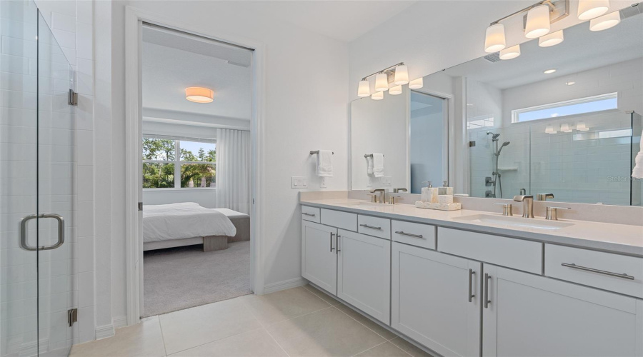 ORLANDO, Florida 32836, 4 Bedrooms Bedrooms, ,4 BathroomsBathrooms,Residential,For Sale,FENTON,0,MFRO6356468