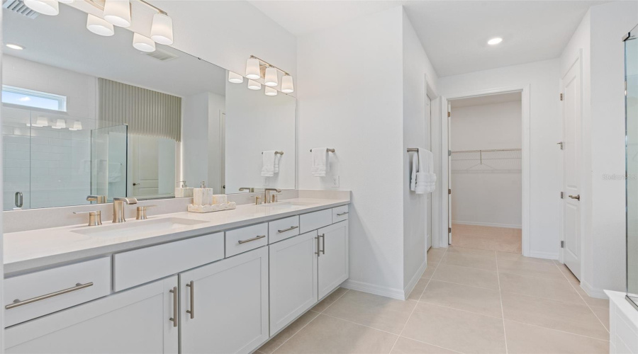 ORLANDO, Florida 32836, 4 Bedrooms Bedrooms, ,4 BathroomsBathrooms,Residential,For Sale,FENTON,0,MFRO6356468