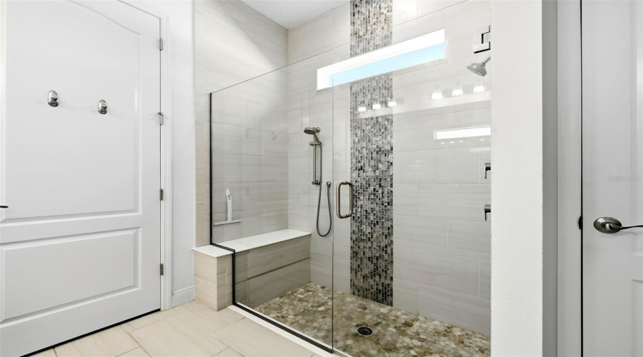 Framless double head shower with a bench