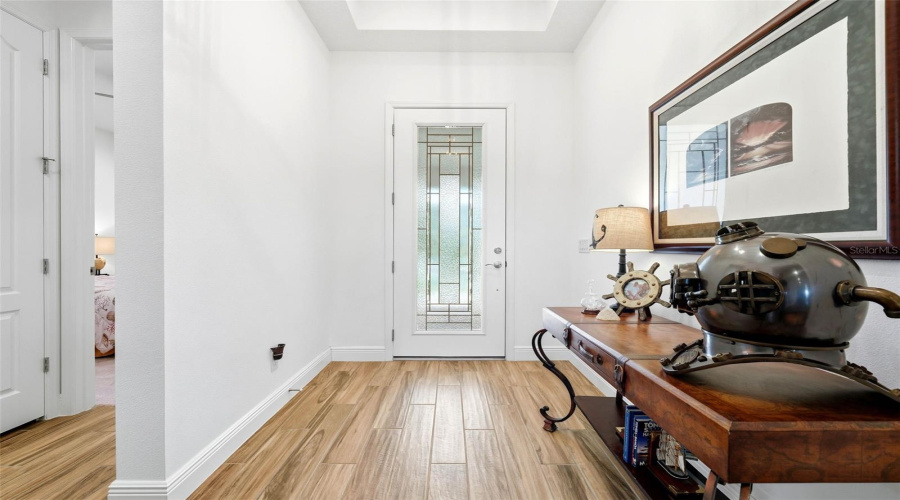 Large entry with a tray ceiling