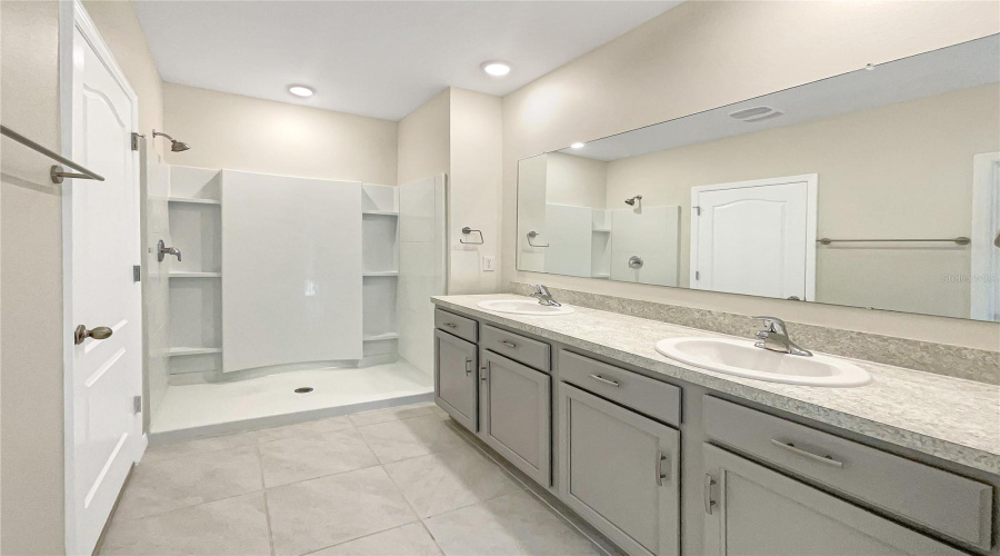 DAVENPORT, Florida 33837, 3 Bedrooms Bedrooms, ,2 BathroomsBathrooms,Residential,For Sale,GINA,0,MFRO6249500