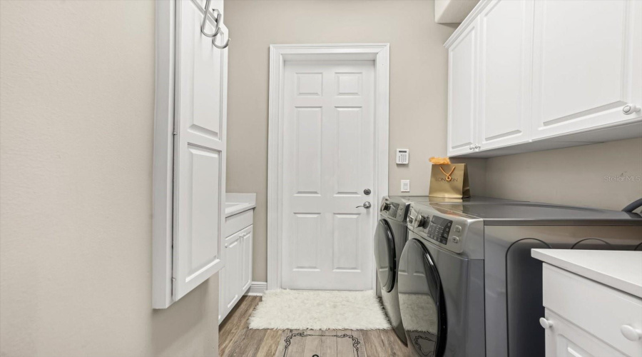 ORLANDO, Florida 32836, 4 Bedrooms Bedrooms, ,3 BathroomsBathrooms,Residential,For Sale,TROUT,0,MFRO6356057