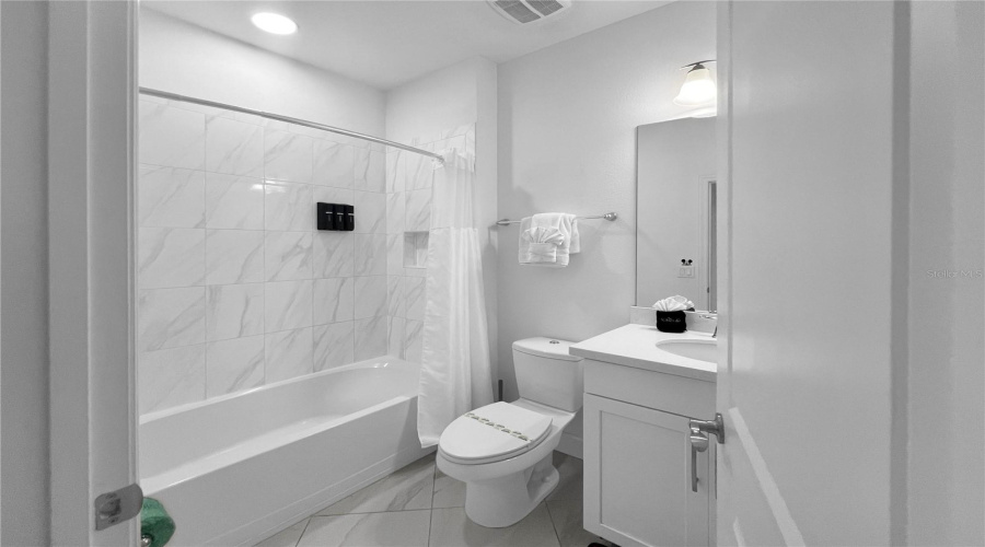 DAVENPORT, Florida 33896, 4 Bedrooms Bedrooms, ,4 BathroomsBathrooms,Residential,For Sale,CAPTIVA,0,MFRO6309514