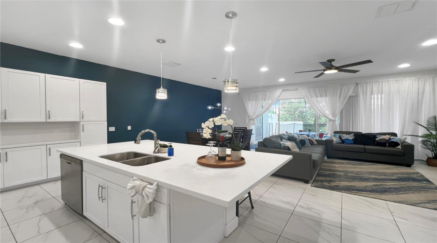 DAVENPORT, Florida 33896, 4 Bedrooms Bedrooms, ,4 BathroomsBathrooms,Residential,For Sale,CAPTIVA,0,MFRO6309514