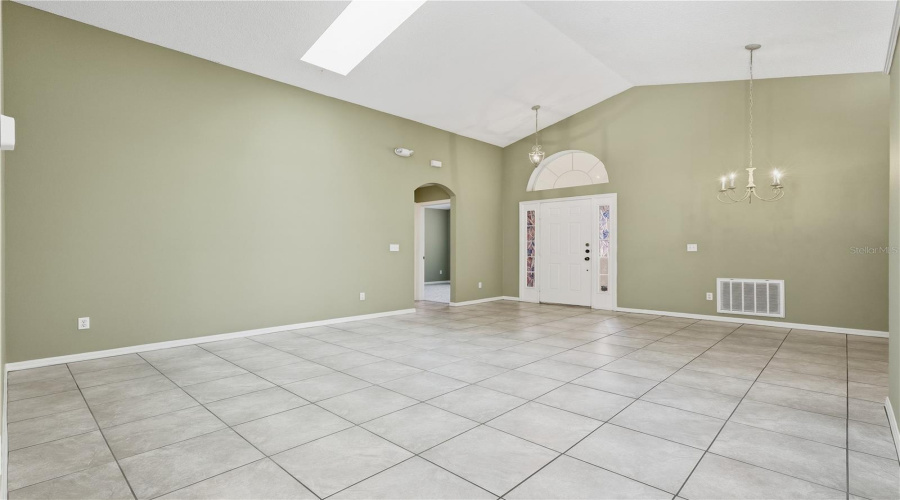 DAVENPORT, Florida 33897, 3 Bedrooms Bedrooms, ,2 BathroomsBathrooms,Residential,For Sale,BLOOMINGDALE,0,MFRO6356039