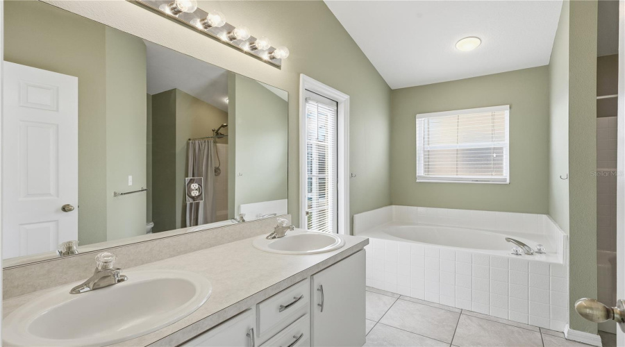 DAVENPORT, Florida 33897, 3 Bedrooms Bedrooms, ,2 BathroomsBathrooms,Residential,For Sale,BLOOMINGDALE,0,MFRO6356039