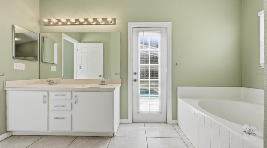 DAVENPORT, Florida 33897, 3 Bedrooms Bedrooms, ,2 BathroomsBathrooms,Residential,For Sale,BLOOMINGDALE,0,MFRO6356039