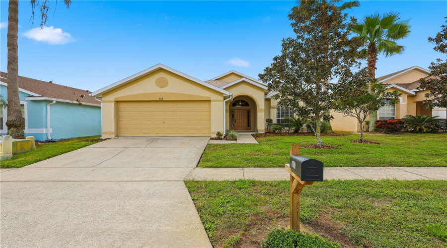 DAVENPORT, Florida 33897, 3 Bedrooms Bedrooms, ,2 BathroomsBathrooms,Residential,For Sale,BLOOMINGDALE,0,MFRO6356039