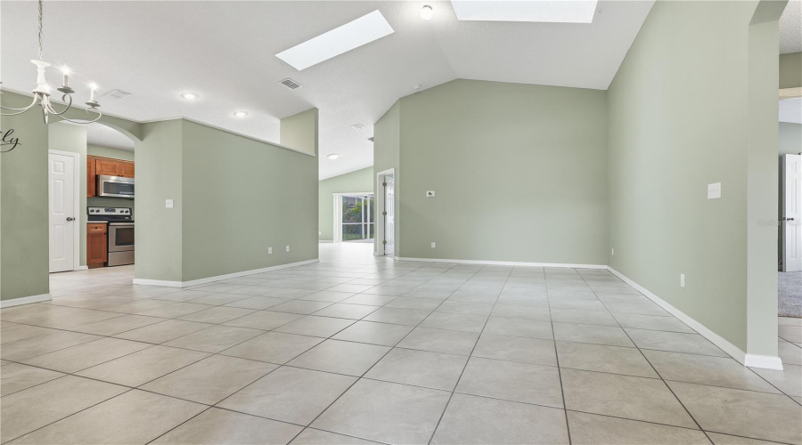 DAVENPORT, Florida 33897, 3 Bedrooms Bedrooms, ,2 BathroomsBathrooms,Residential,For Sale,BLOOMINGDALE,0,MFRO6356039