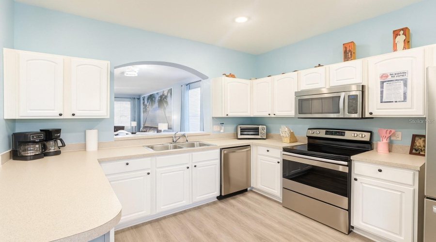 KISSIMMEE, Florida 34747, 6 Bedrooms Bedrooms, ,4 BathroomsBathrooms,Residential,For Sale,MANESTY,0,MFRO6353180