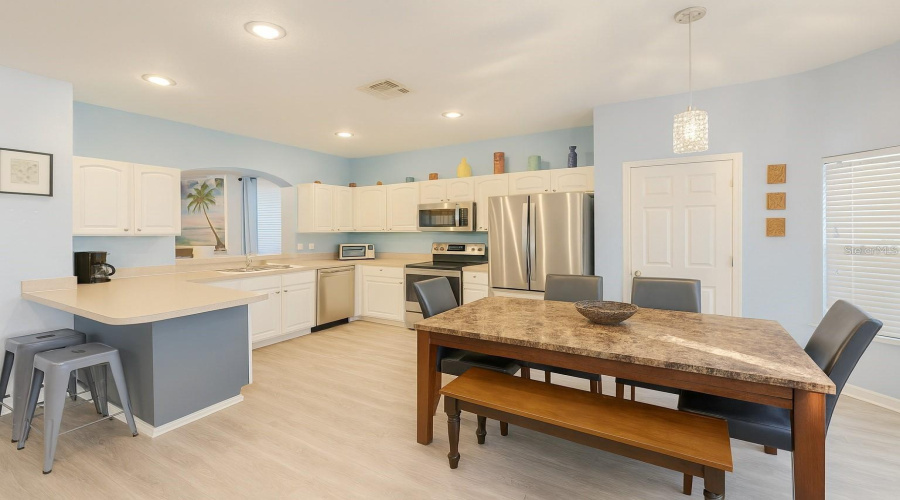 KISSIMMEE, Florida 34747, 6 Bedrooms Bedrooms, ,4 BathroomsBathrooms,Residential,For Sale,MANESTY,0,MFRO6353180