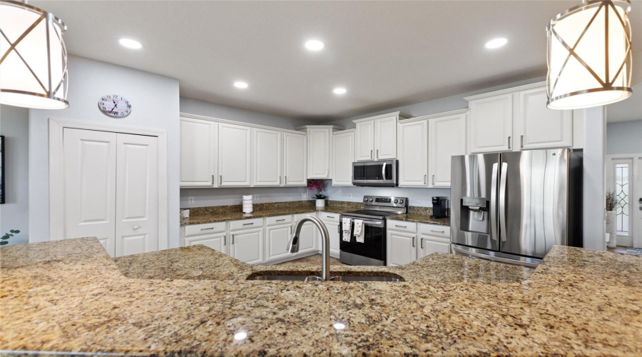 DAVENPORT, Florida 33896, 3 Bedrooms Bedrooms, ,2 BathroomsBathrooms,Residential,For Sale,DOVE VALLEY,0,MFRS5137865