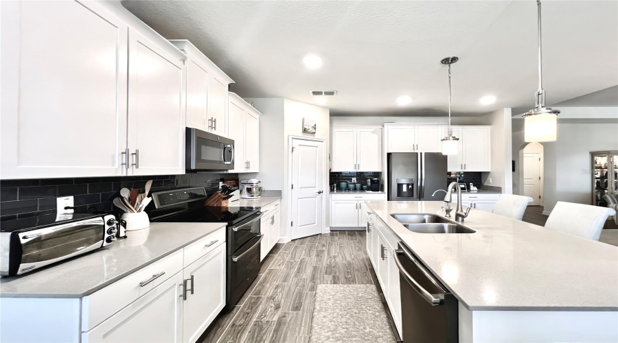 KISSIMMEE, Florida 34746, 4 Bedrooms Bedrooms, ,3 BathroomsBathrooms,Residential,For Sale,TRIBUTE,0,MFRO6290987