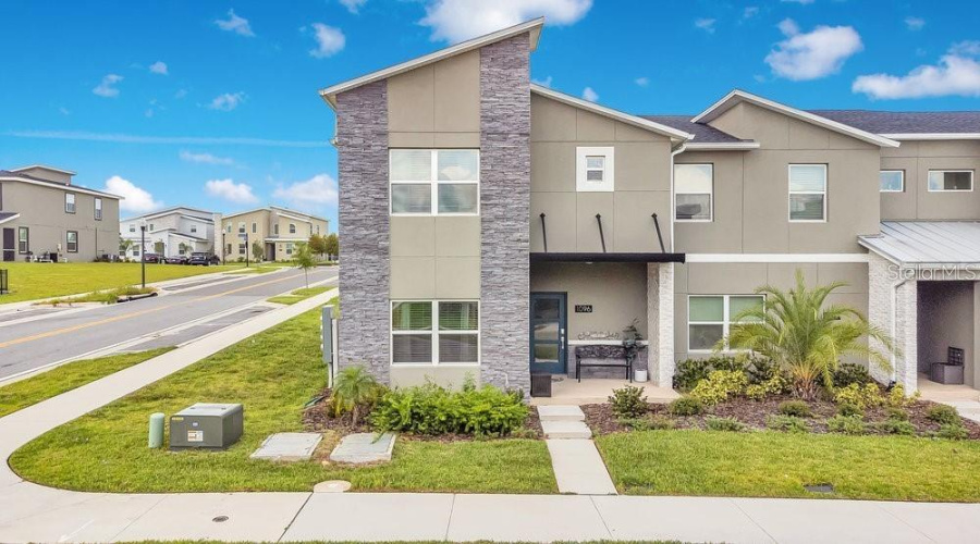 DAVENPORT, Florida 33896, 5 Bedrooms Bedrooms, ,4 BathroomsBathrooms,Residential,For Sale,LEADER,0,MFRO6355909