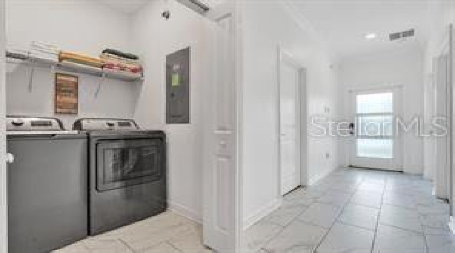 DAVENPORT, Florida 33896, 5 Bedrooms Bedrooms, ,4 BathroomsBathrooms,Residential,For Sale,LEADER,0,MFRO6355909