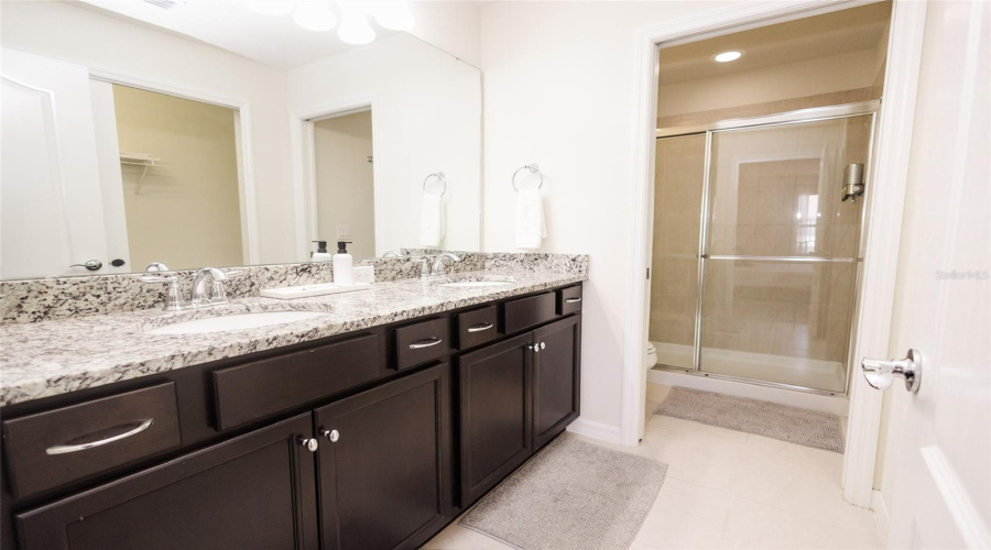 KISSIMMEE, Florida 34747, 5 Bedrooms Bedrooms, ,4 BathroomsBathrooms,Residential,For Sale,DUBAI,0,MFRO6348529