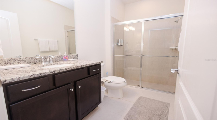 KISSIMMEE, Florida 34747, 5 Bedrooms Bedrooms, ,4 BathroomsBathrooms,Residential,For Sale,DUBAI,0,MFRO6348529