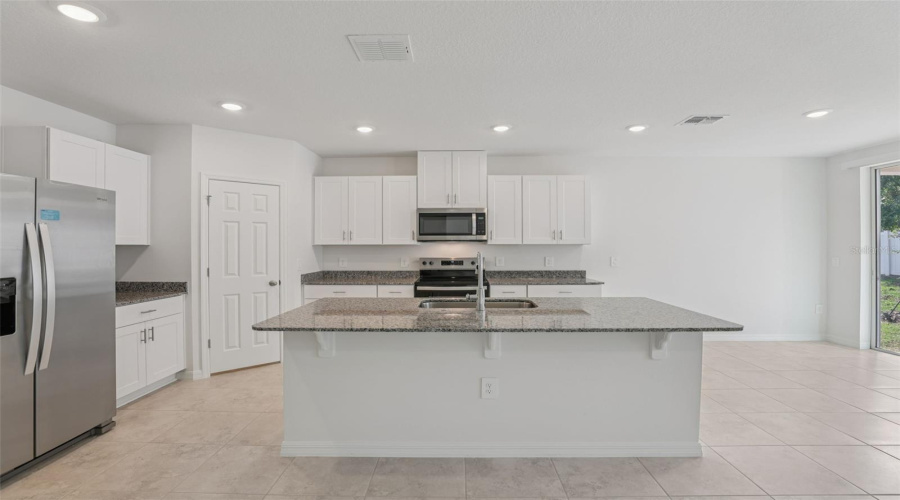 DAVENPORT, Florida 33837, 4 Bedrooms Bedrooms, ,3 BathroomsBathrooms,Residential,For Sale,WHITE TAIL,0,MFRO6357813