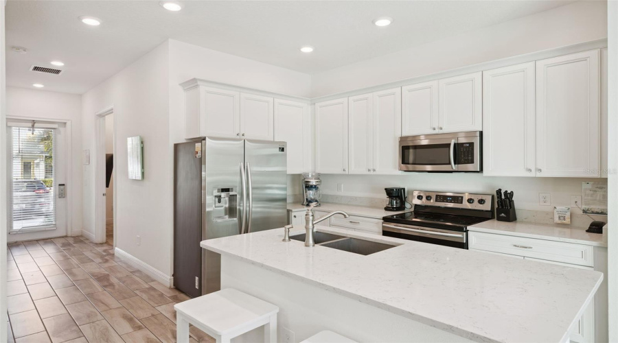 KISSIMMEE, Florida 34747, 5 Bedrooms Bedrooms, ,5 BathroomsBathrooms,Residential,For Sale,KNEE DEEP,0,MFRO6357744