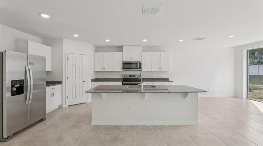 DAVENPORT, Florida 33837, 4 Bedrooms Bedrooms, ,3 BathroomsBathrooms,Residential,For Sale,WHITE TAIL,0,MFRO6352637