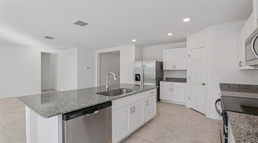 DAVENPORT, Florida 33837, 4 Bedrooms Bedrooms, ,3 BathroomsBathrooms,Residential,For Sale,WHITE TAIL,0,MFRO6352637