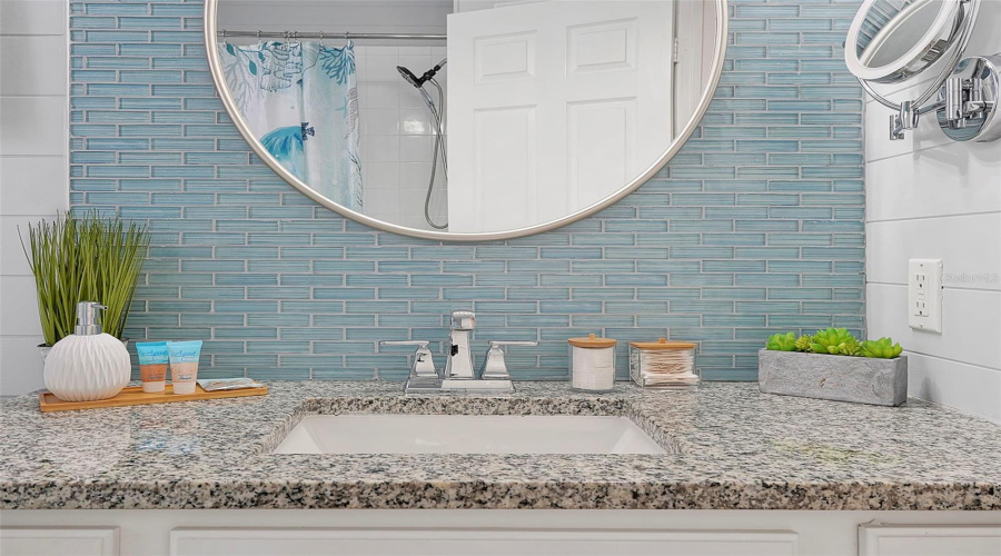 Bathroom 2, 1st floor, new backsplash, newer granite counters