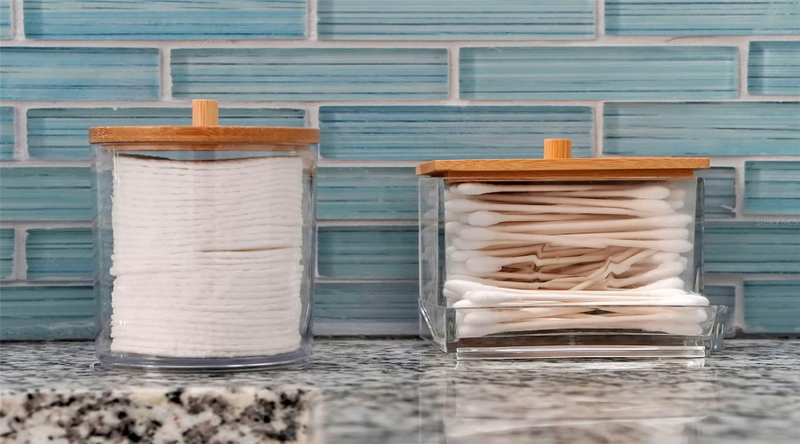 Bathroom 2, 1st floor, new backsplash