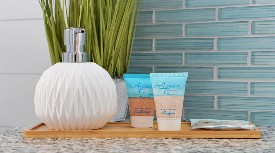 Bathroom 2, 1st , new backsplash