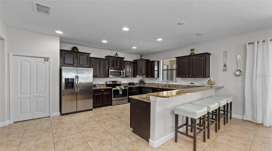 DAVENPORT, Florida 33896, 6 Bedrooms Bedrooms, ,6 BathroomsBathrooms,Residential,For Sale,WEXFORD,0,MFRTB8373509