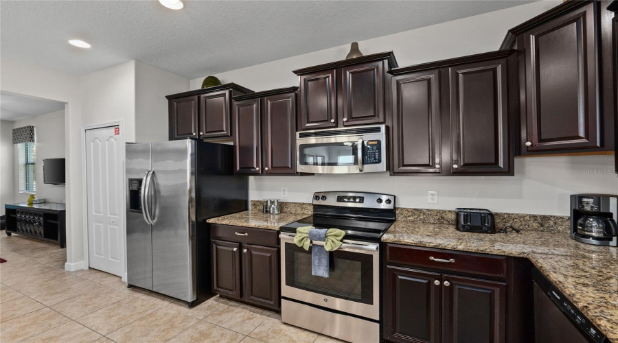 DAVENPORT, Florida 33896, 6 Bedrooms Bedrooms, ,6 BathroomsBathrooms,Residential,For Sale,WEXFORD,0,MFRTB8373509