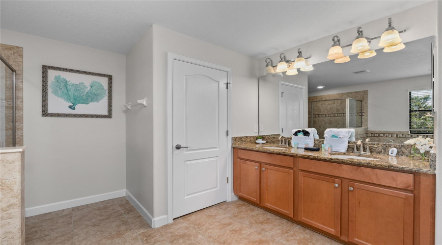 DAVENPORT, Florida 33896, 6 Bedrooms Bedrooms, ,6 BathroomsBathrooms,Residential,For Sale,WEXFORD,0,MFRTB8373509