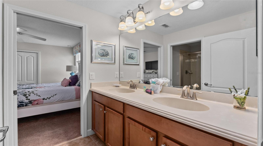 DAVENPORT, Florida 33896, 6 Bedrooms Bedrooms, ,6 BathroomsBathrooms,Residential,For Sale,WEXFORD,0,MFRTB8373509