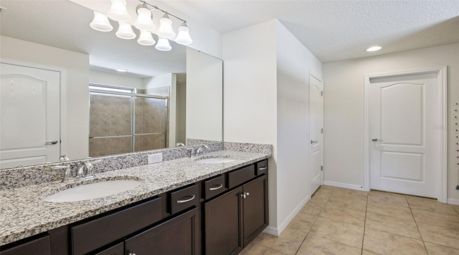 KISSIMMEE, Florida 34747, 5 Bedrooms Bedrooms, ,4 BathroomsBathrooms,Residential,For Sale,NICE,0,MFRO6357334