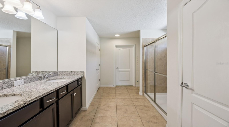 KISSIMMEE, Florida 34747, 5 Bedrooms Bedrooms, ,4 BathroomsBathrooms,Residential,For Sale,NICE,0,MFRO6357334