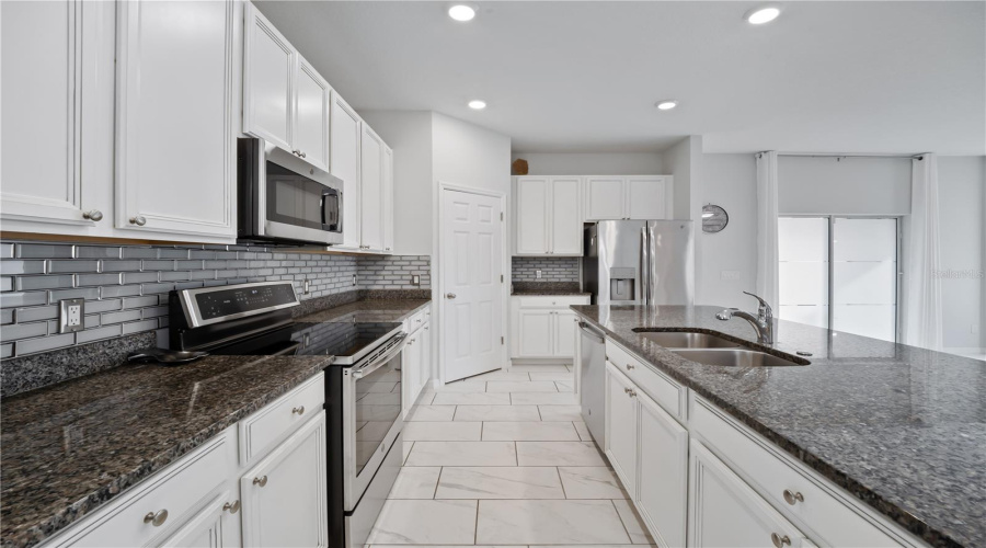 DAVENPORT, Florida 33896, 4 Bedrooms Bedrooms, ,2 BathroomsBathrooms,Residential,For Sale,ABERDEEN,0,MFRL4956781