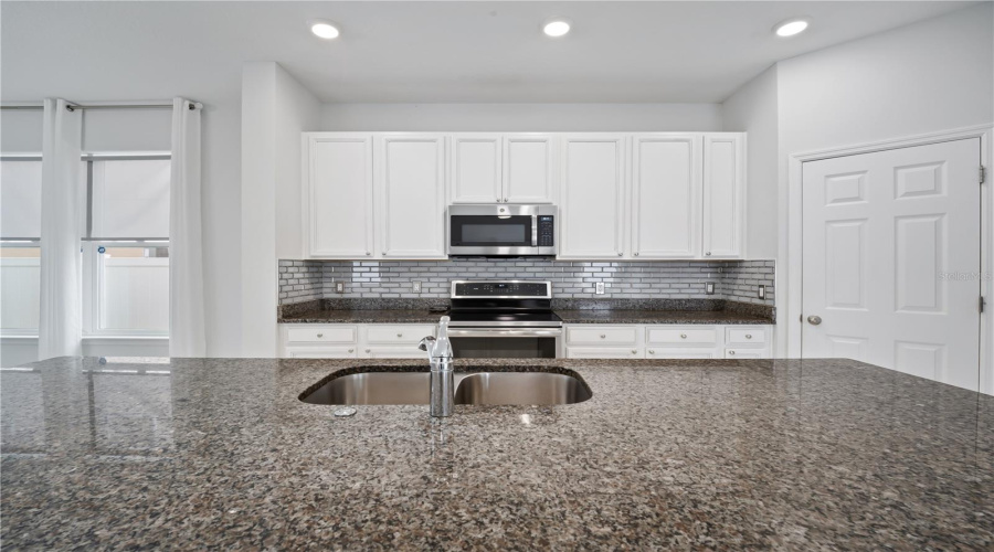 DAVENPORT, Florida 33896, 4 Bedrooms Bedrooms, ,2 BathroomsBathrooms,Residential,For Sale,ABERDEEN,0,MFRL4956781