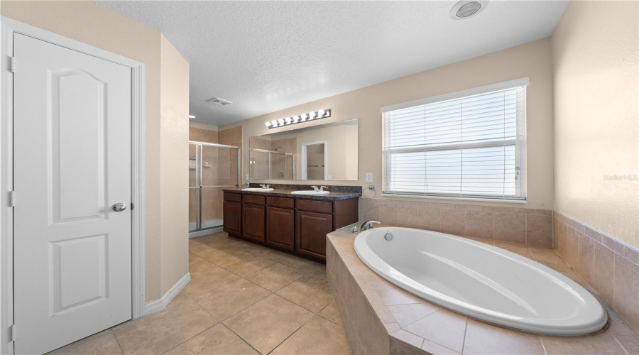 KISSIMMEE, Florida 34746, 4 Bedrooms Bedrooms, ,2 BathroomsBathrooms,Residential,For Sale,OLIVIA BREEZE,0,MFRS5137856