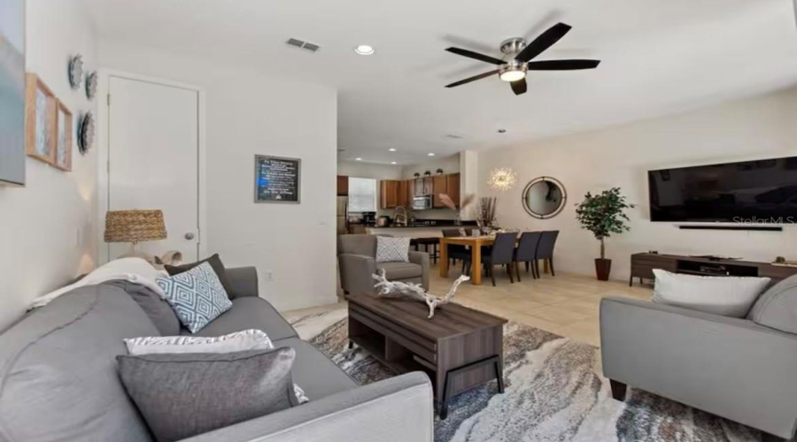 KISSIMMEE, Florida 34746, 2 Bedrooms Bedrooms, ,2 BathroomsBathrooms,Residential,For Sale,OLGA,0,MFRO6358286