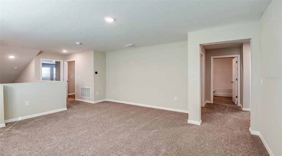 DAVENPORT, Florida 33837, 3 Bedrooms Bedrooms, ,3 BathroomsBathrooms,Residential,For Sale,ROLLING LAKE,0,MFRTB8445528