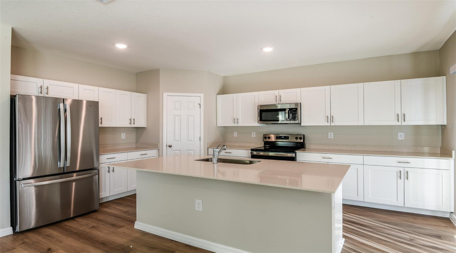 DAVENPORT, Florida 33837, 3 Bedrooms Bedrooms, ,3 BathroomsBathrooms,Residential,For Sale,ROLLING LAKE,0,MFRTB8445528