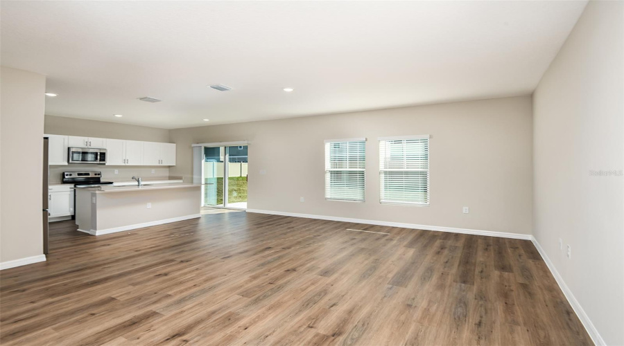 DAVENPORT, Florida 33837, 3 Bedrooms Bedrooms, ,3 BathroomsBathrooms,Residential,For Sale,ROLLING LAKE,0,MFRTB8445528