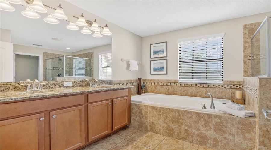 DAVENPORT, Florida 33896, 5 Bedrooms Bedrooms, ,4 BathroomsBathrooms,Residential,For Sale,MOON VALLEY,0,MFRO6357585