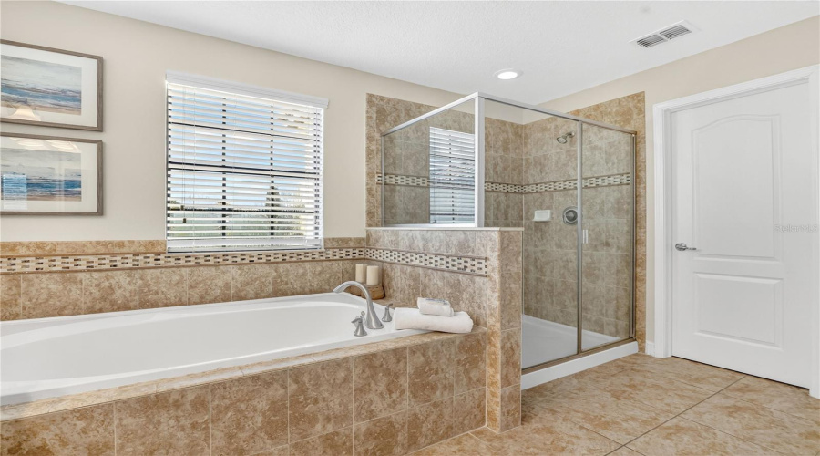 DAVENPORT, Florida 33896, 5 Bedrooms Bedrooms, ,4 BathroomsBathrooms,Residential,For Sale,MOON VALLEY,0,MFRO6357585